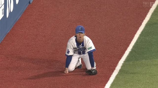 DeNA・度会、レフトで好プレー連発