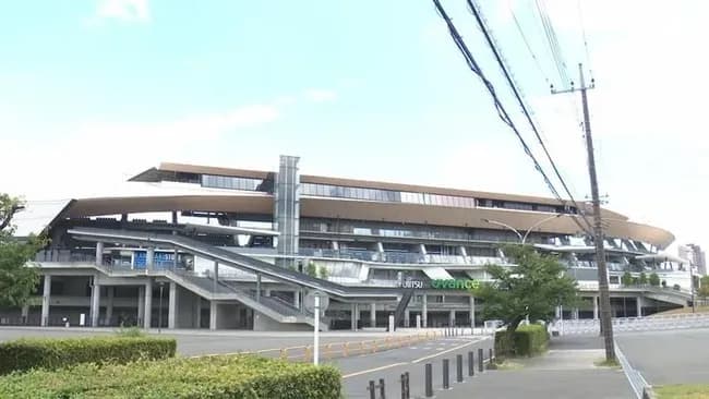 【爆笑】浦和サポーター、なぜか等々力スタジアムで暴徒化してしまうｗｗｗｗｗ