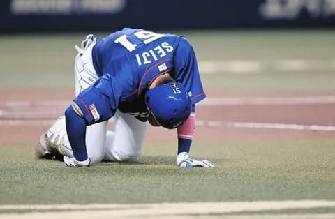 死球で負傷交代の中日上林、軽傷だった模様