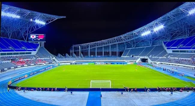 【悲報】サッカー、あまりにもガラガラすぎて何のためにやってるのか疑問が噴出ｗｗｗｗ