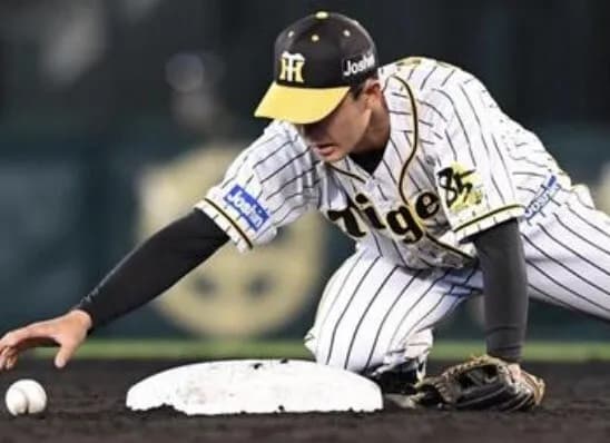 決定的なエラーをやらかした小幡竜平さん、阪神ベンチからお仕置きを喰らっていた