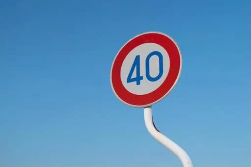 【疑問】制限速度40km ←誰も守ってないのに警察もスルーする謎ｗｗｗｗｗ