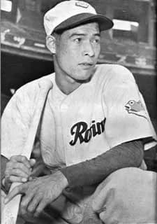 小鶴誠(28) 130試合.355(516-183)51本161打点 OPS.729 28盗塁