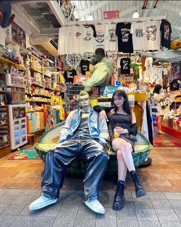 【画像】井手上漠くん、超ミニスカで沖縄旅行に行き限界突破ｗｗｗｗｗｗ