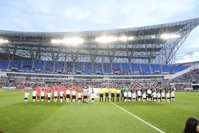 【悲報】サッカー日韓戦、ガラガラすぎて終わるｗｗｗｗｗｗ