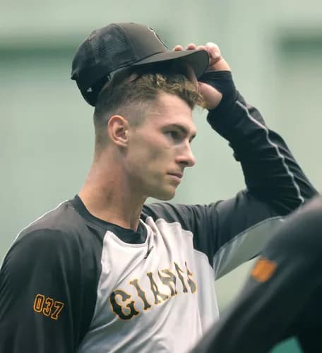 巨人フルプが左手有鉤骨骨折で登録抹消　全治２～３か月　歓喜の支配下登録から２試合５打席で悲劇