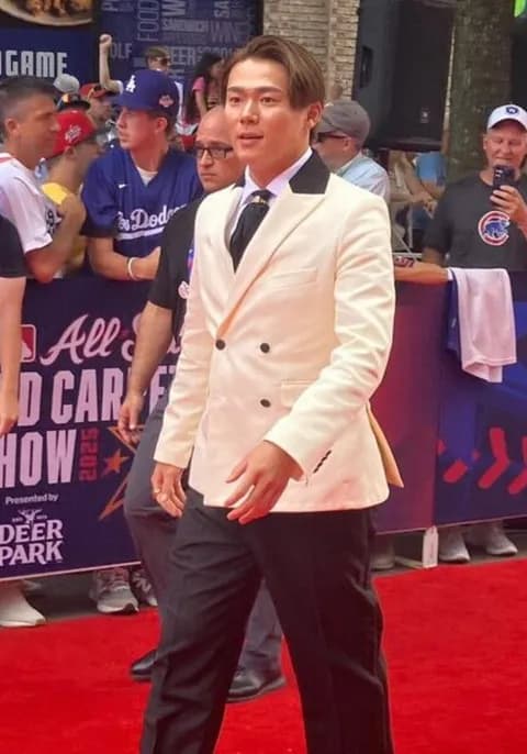 【画像】山本由伸、ホテルマンになる