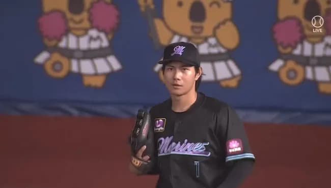 【ロッテ対オリックス13回戦】ロッテ・藤原、アウトカウント間違えてボールをスタンドに投げ込んでしまう