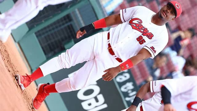 カープモンテロ「洗濯したらユニの裾が縮んだ」「今ではこれが自分の動きやすいスタイル」