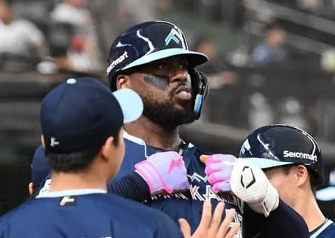 日本ハム　レイエスがリーグ２０号一番乗り！逆方向へパワーで運ぶ　ベンチ前でゴリラポーズ　２試合連発で到達