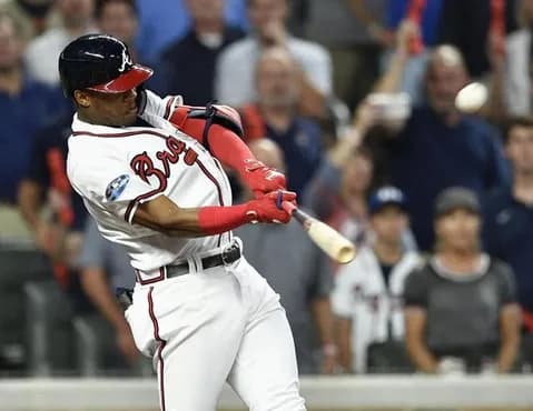 【動画】アクーニャJrの87メートル助走なしノーバン返球がこちら