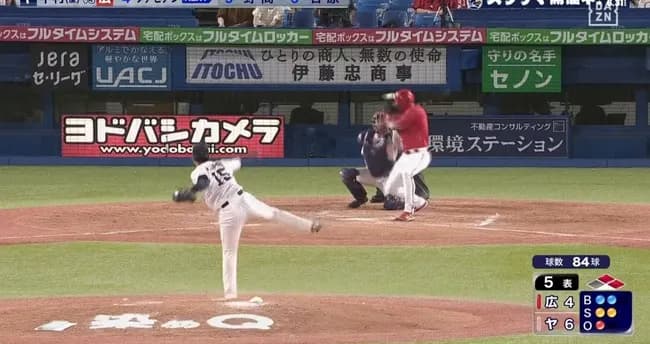 ヤクルト中村優斗、頭部死球で退場　ファビアンに直撃…