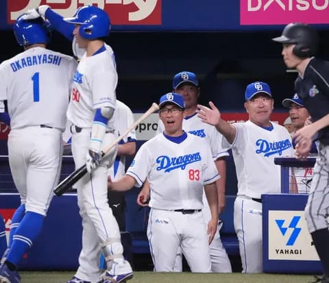 中日井上監督、連勝の要因を語る「上林・細川・ボスラーのつながりが機能している」