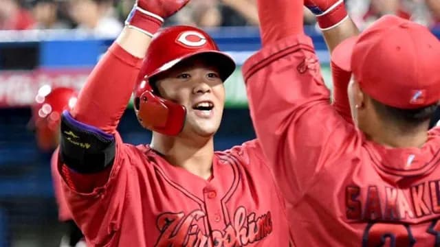 カープ林晃汰、1号ホームラン！2年ぶりバックスクリーン反撃弾！！