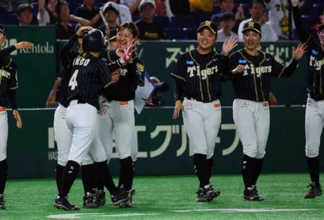阪神が「伝統の一戦」に一日2勝　Womenも宿敵圧倒　女子交流戦でセ首位の“兄貴”に続いた