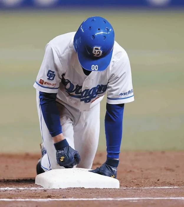 中日・尾田剛樹、けん制死に前日の試合の後逸…2日連続の厳しい結果に「今日はすみません…」