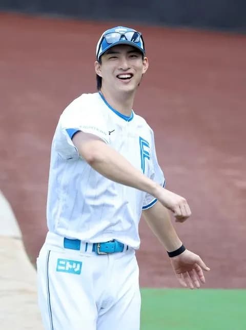 【球宴】日本ハム達孝太が放送席で強心臓ぶり発揮　元木大介さんに「お笑い芸人ですか」