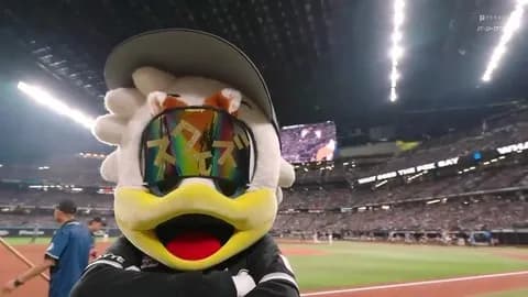 マーくん、新庄監督のスクイズグラサンをいじる