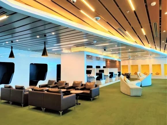 【朗報】「空港ラウンジ」とかいう上級国民専用施設ｗｗｗｗｗｗ