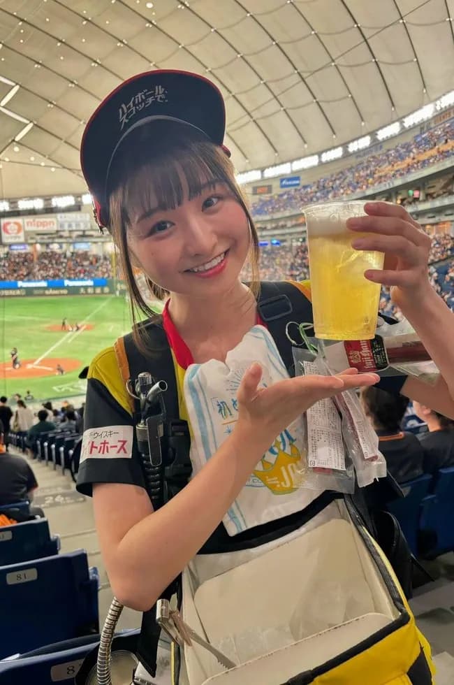 【悲報】東京ドーム、8月からビール売り子の撮影禁止