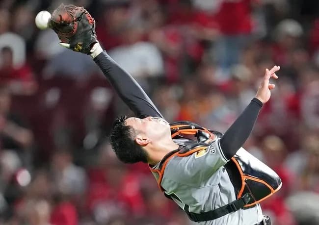 巨人・阿部慎之助監督、落球直後に一発の岸田行倫に「『打って返してこい』って言ったらホームラン打ってくれた」