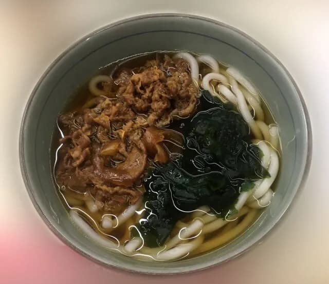 肉うどんにわかめ入れてもええか？