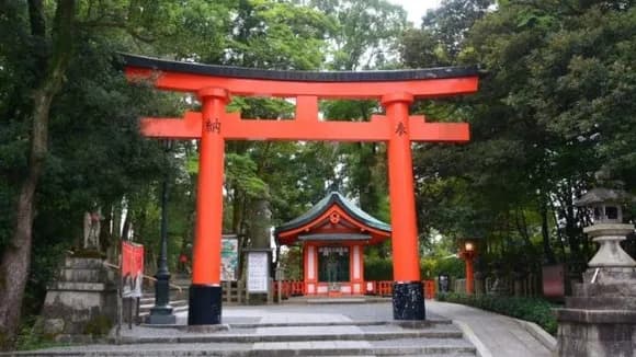【悲報】ワイ「○○県って何もないよな」陰の者「△△寺と□□神社と××城があるよ」