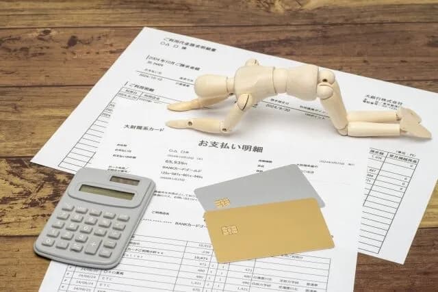 ワイ手取り20万、クレカ15万請求きて詰む