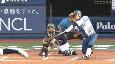 【DeNA対ヤクルト14回戦】ヤクルト・アビラ、ソードセレブレーション返し