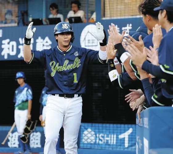 ヤクルト・山田哲人、初回の先制6号は通算305本塁打　池山2軍監督を超える球団新記録