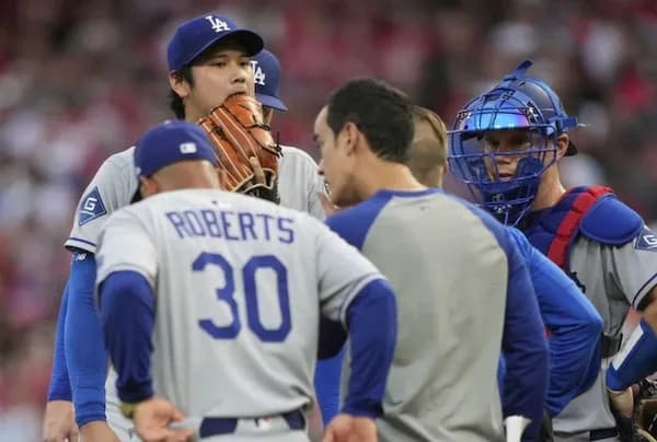 ロバーツ監督「痙攣で降板する大谷に『打てる？』と聞いたら『打てる』と言うのでそのまま打席に」