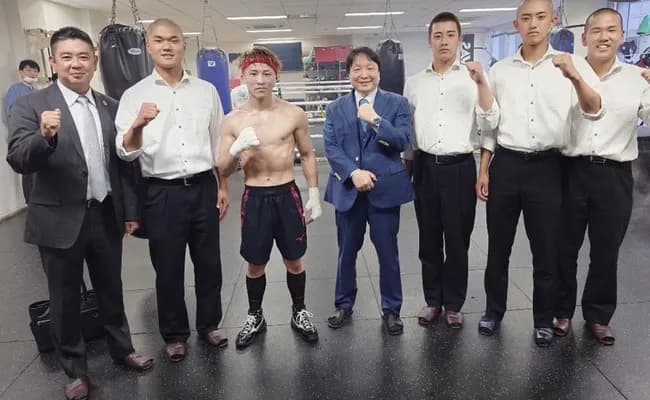 【画像】井上尚弥と横浜高校野球部が一緒に写真を撮った結果