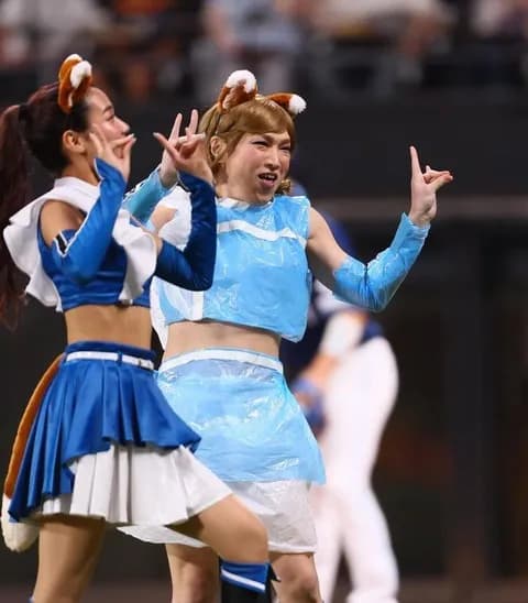 【日本ハム】「キレッキレで草」エスコン降臨の人気ミュージシャンが衝撃のきつねダンス「ゴリエ？」「衣装のクオリティ高い」