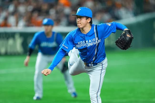 日本ハム、シーズン中なのに北山の背番号変更を発表、57番から上沢が付けていた15番に