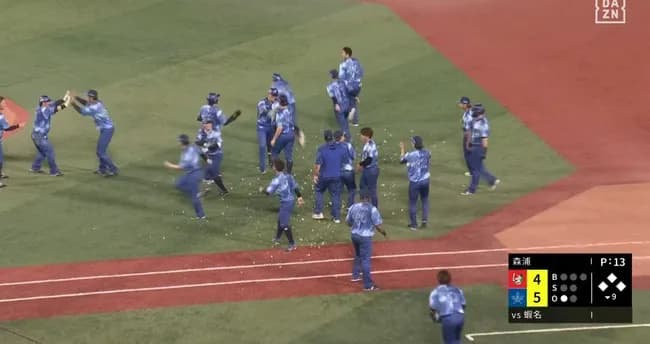 DeNAが9回裏にサヨナラ勝ち！最後は蝦名が決めた！！！！