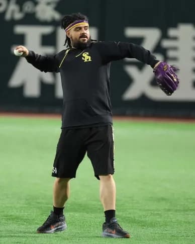 SBオスナが1軍の投手練習に参加