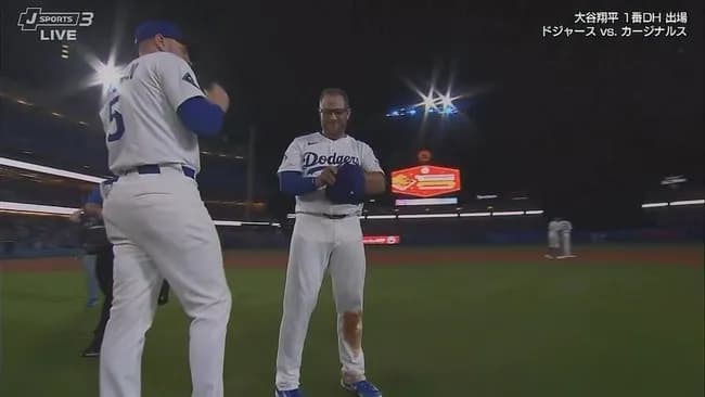 ドジャースが本塁打攻勢で大勝　マンシーとＴ・ヘルナンデスで４発