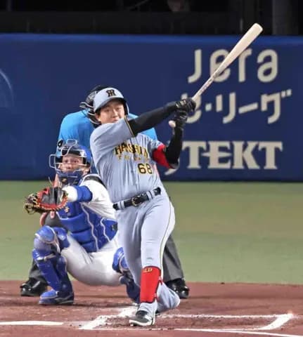阪神・中川　プロ１号！大山代役初５番　両親観戦の地元で１２５メートル弾　藤川監督「魅力感じる」