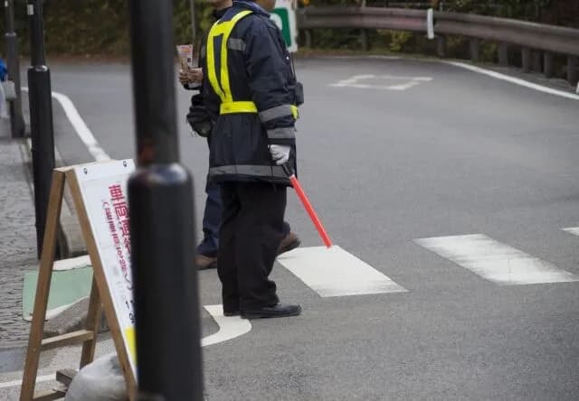 警備員やけど楽して稼げるわろた