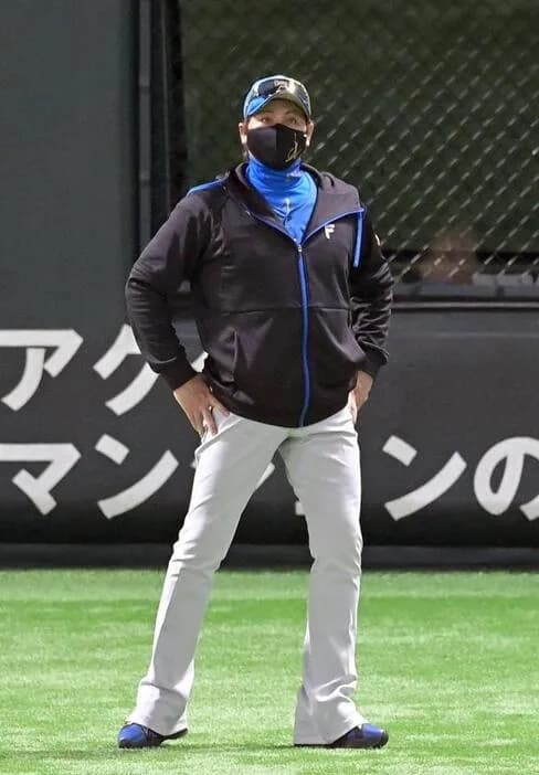 日本ハム・新庄監督　４回途中ＫＯの加藤貴に「ワンパターンでは厳しい。今後は」　ソフトＢとの首位攻防初戦落とす