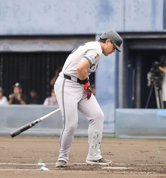 【巨人】岡本和真が予定の３打席を終えずに途中交代　アクシデントか…２軍日本ハム戦