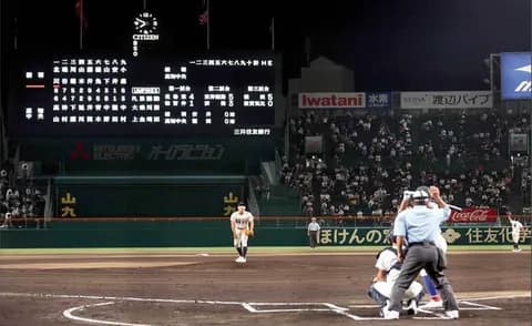 【甲子園】「高校野球で初めて見たわw」　22時過ぎた甲子園、2部制ならではの“珍光景”に驚きの声「すっごい違和感」