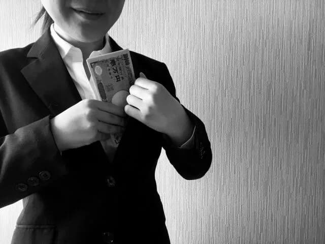 【悲報】1億8000万円横領した女の末路wwwwwwww