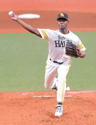 モイネロ（29）「アメリカなら年俸40億だけどキューバ人だから引退まで日本で投げ続けます」