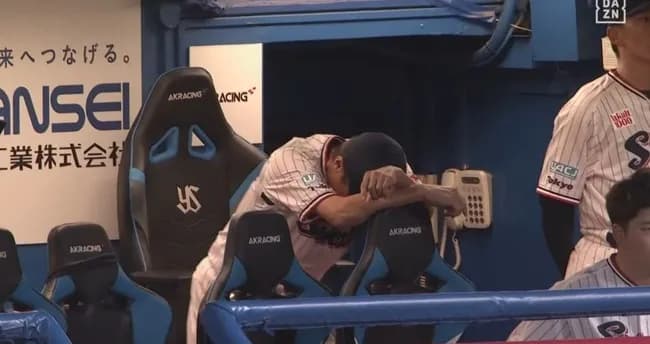 【ヤクルト】オスナ、1回で代走を送られ途中交代　体調不良か　高津監督うなだれる