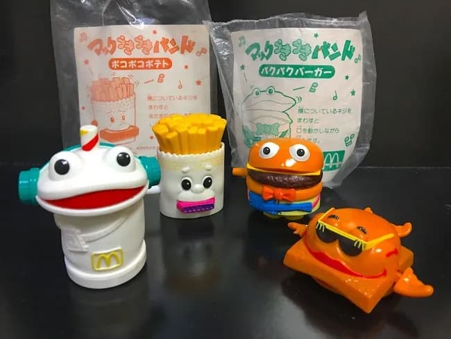 【画像】大昔のハッピーセットのおまけ、すぐ捨てられそう