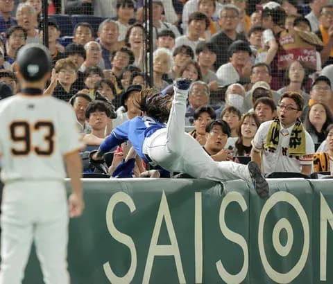 中日チェイビス、飛球を追い衝突した観客を心配「無事を祈るばかり」　観客は緊急搬送の必要はなし