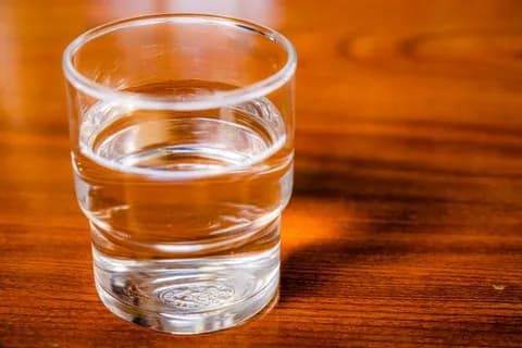 回転寿司屋客「水くれや」アルバイト僕「セルf(いや揉め事は避けよう)」