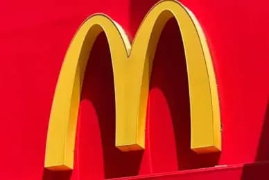 【朗報】マックのポケカに群がった大人、「子供のものを奪った」と無事転売ヤーと同列扱いになるｗｗｗｗｗ