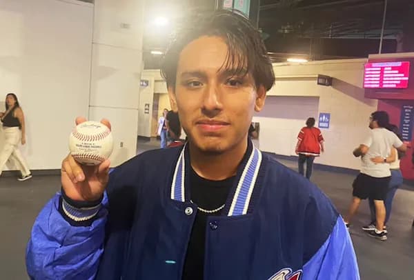 大谷のHRボールを取った青年「嬉しい。記念に持っておきたい」母親「このボール売りましょ」